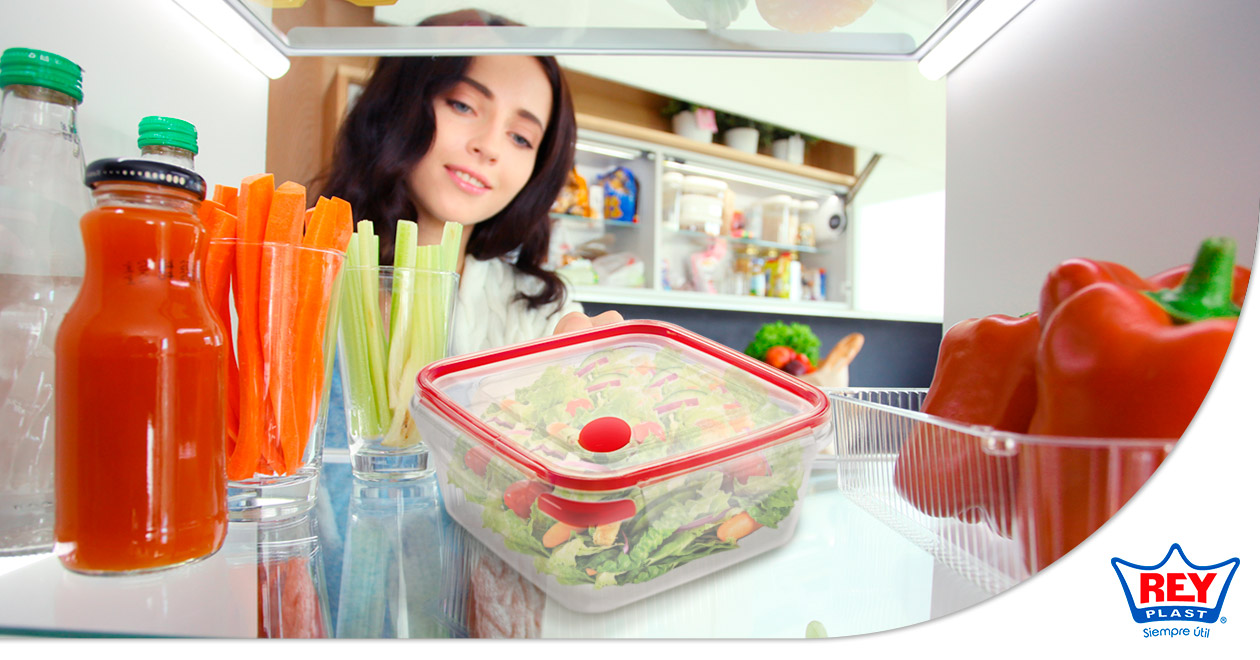 Cómo conservar frescas las ensaladas en un taper de plástico - REYPLAST